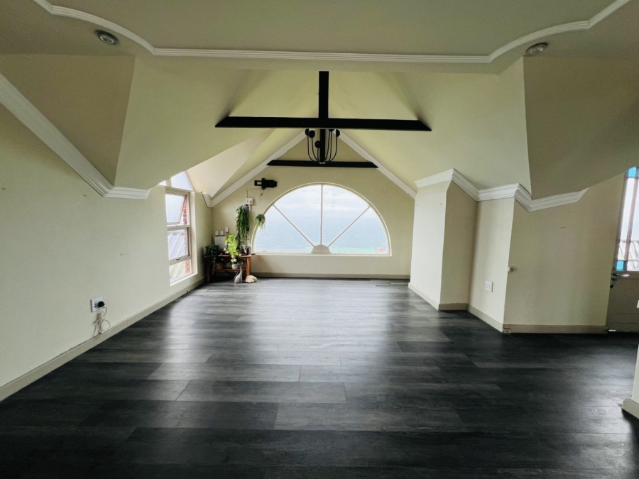 6 Bedroom Property for Sale in Herolds Bay Western Cape